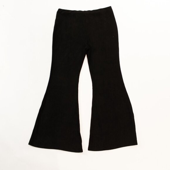 Curvy 2X! Flare Legging -Everyday Cool for Errands, Lounging & Out-the-Door Days - Picture 3 of 5